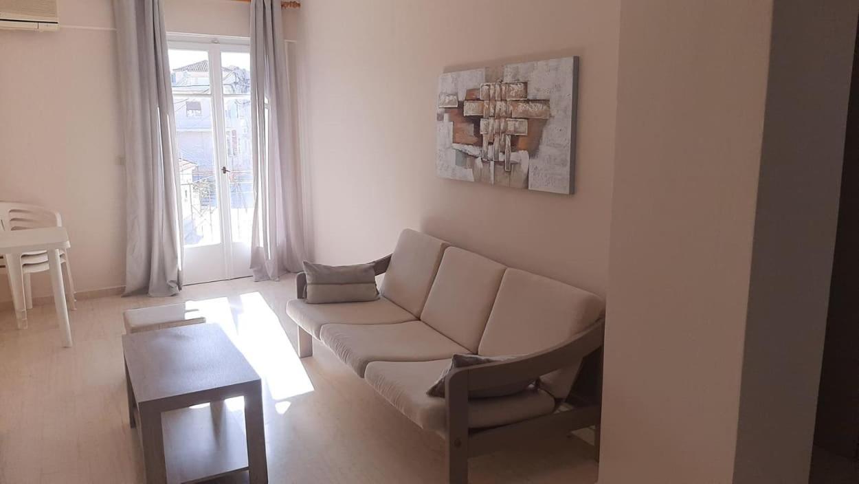 Tasias Apartments ลิคชูรี ภายนอก รูปภาพ