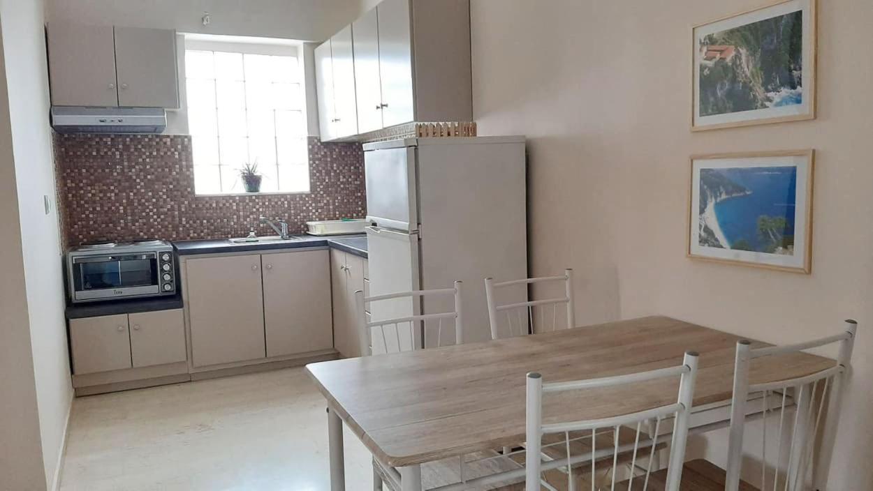 Tasias Apartments ลิคชูรี ภายนอก รูปภาพ